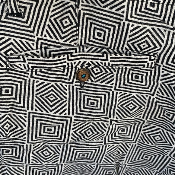 Jolt geometrical, black and white print size 13 shorts - Picture 6 of 6